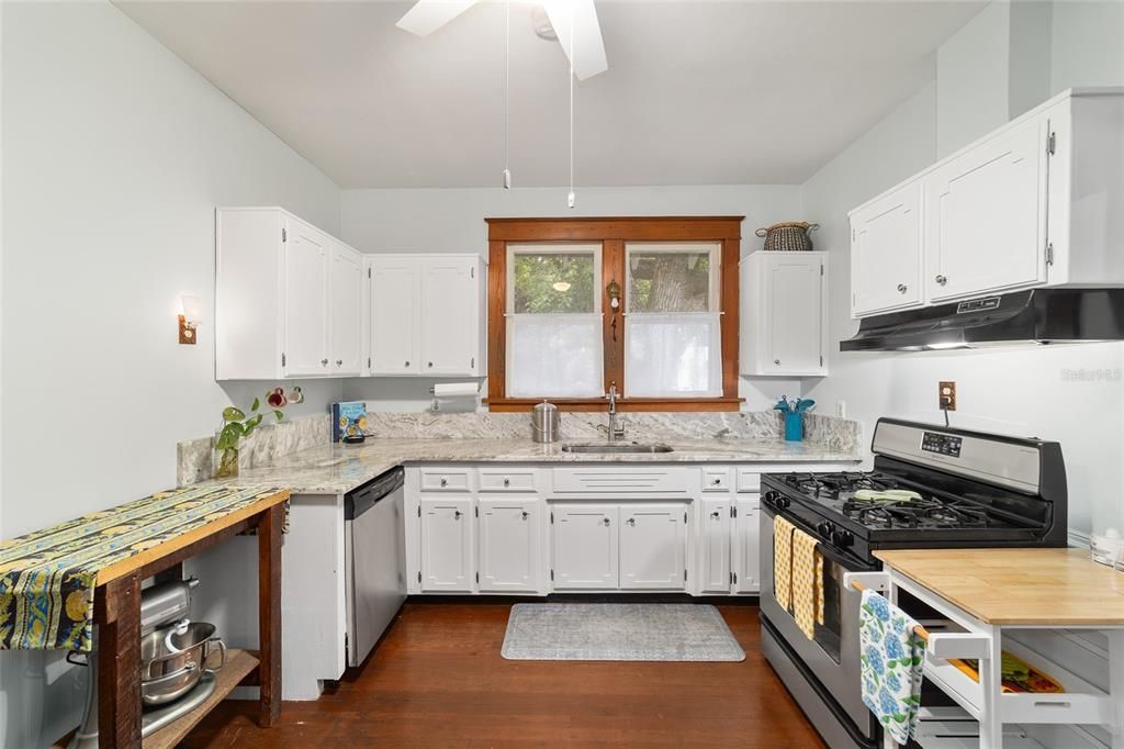For Sale: $410,000 (3 beds, 1 baths, 1428 Square Feet)