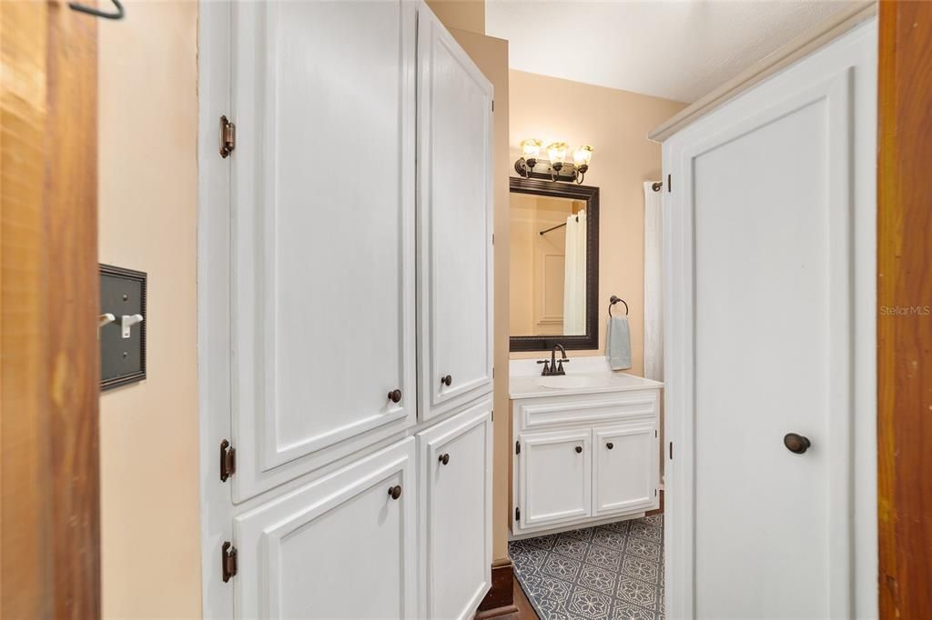 For Sale: $410,000 (3 beds, 1 baths, 1428 Square Feet)