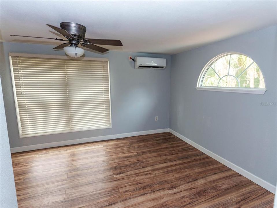 For Rent: $1,100 (1 beds, 1 baths, 476 Square Feet)