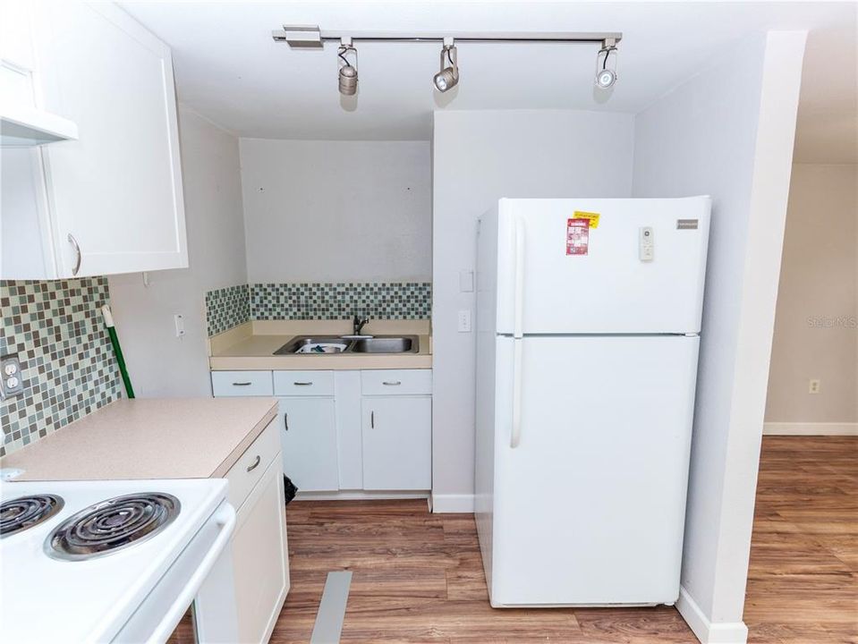 For Rent: $1,100 (1 beds, 1 baths, 476 Square Feet)