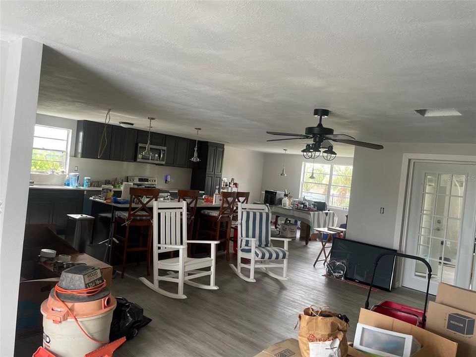 For Sale: $324,000 (2 beds, 2 baths, 1709 Square Feet)