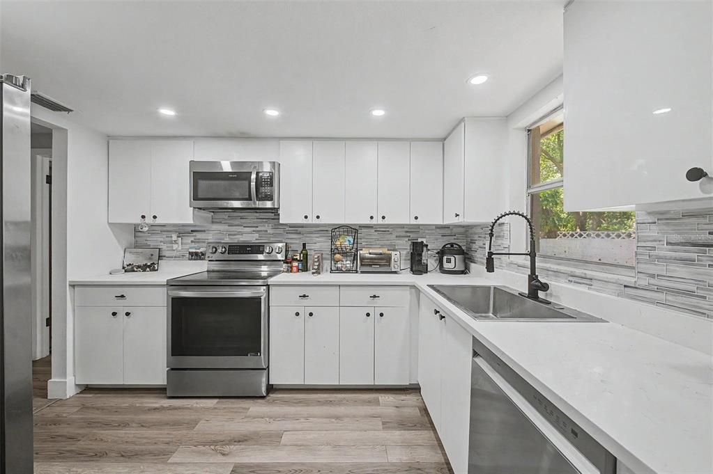 En Venta: $468,500 (3 camas, 2 baños, 1425 Pies cuadrados)