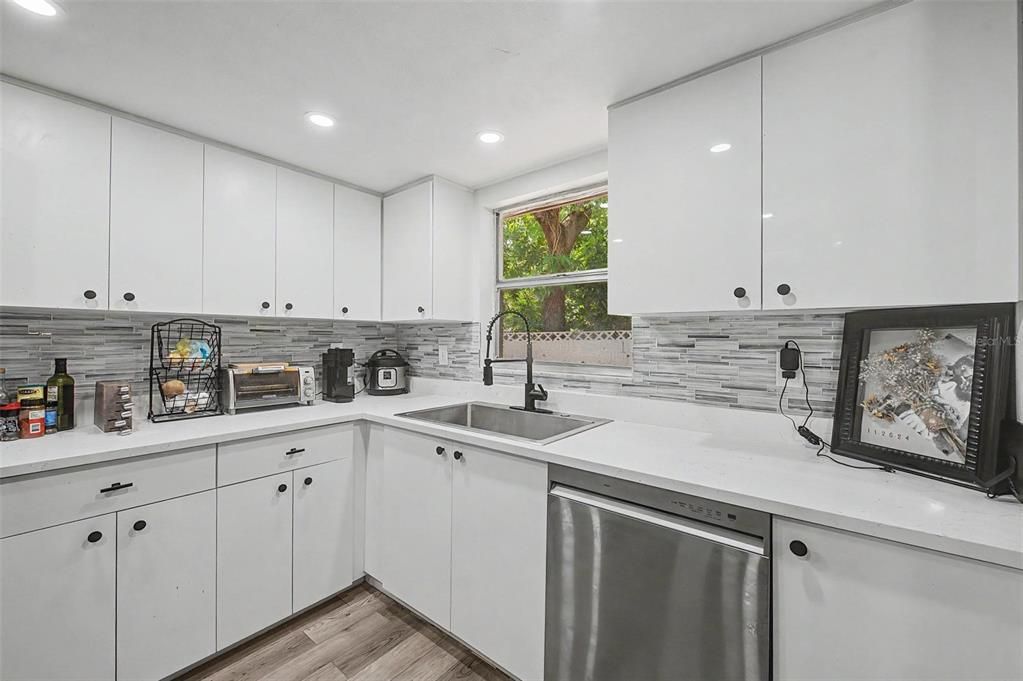 En Venta: $468,500 (3 camas, 2 baños, 1425 Pies cuadrados)