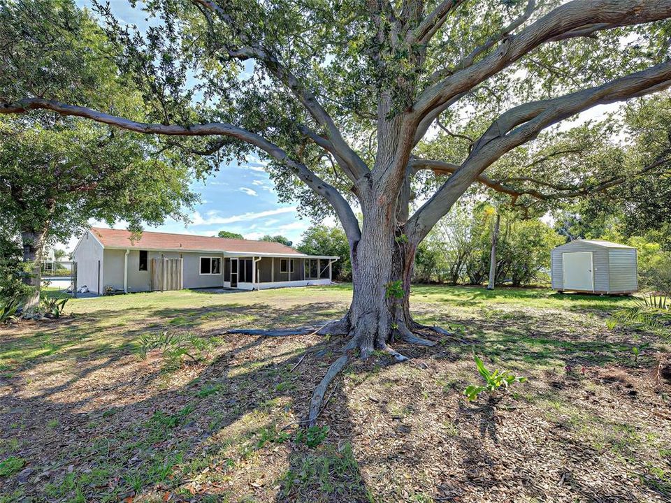 For Sale: $242,500 (2 beds, 1 baths, 912 Square Feet)
