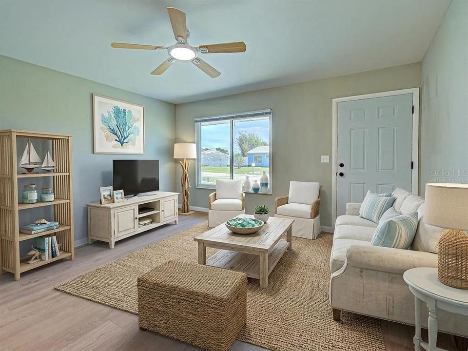 For Sale: $242,500 (2 beds, 1 baths, 912 Square Feet)