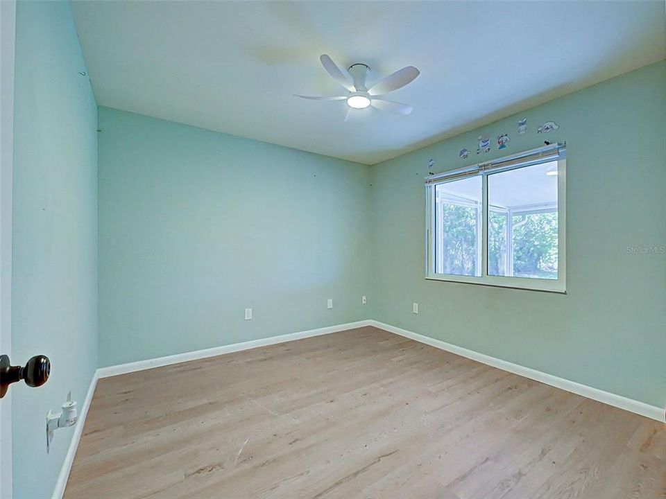 For Sale: $242,500 (2 beds, 1 baths, 912 Square Feet)