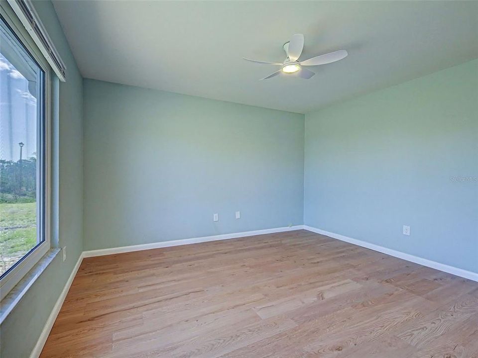 For Sale: $242,500 (2 beds, 1 baths, 912 Square Feet)
