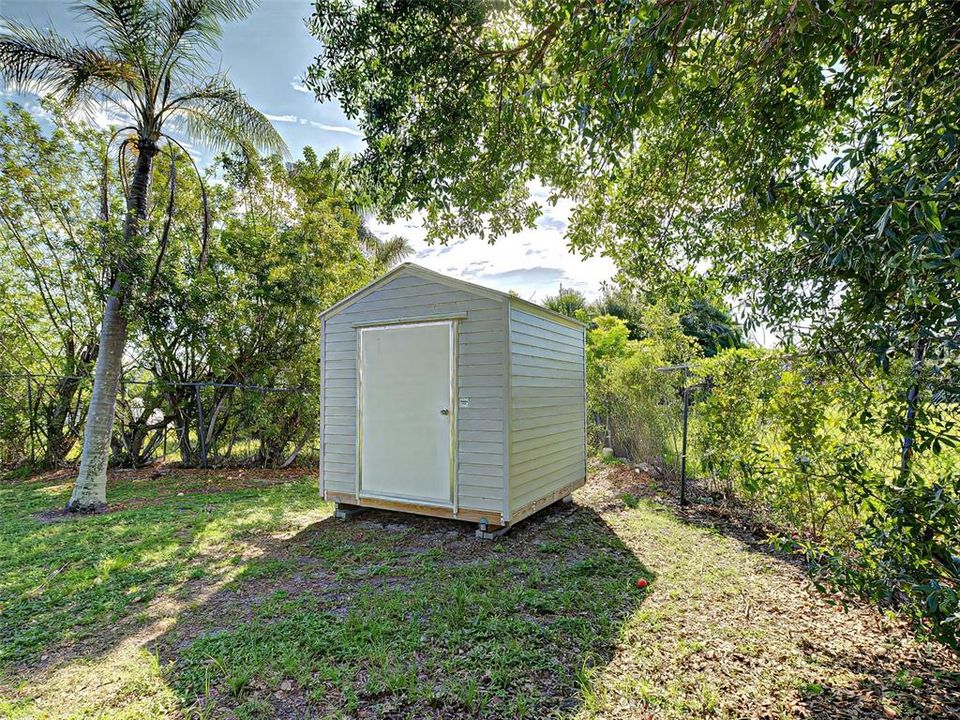 For Sale: $242,500 (2 beds, 1 baths, 912 Square Feet)
