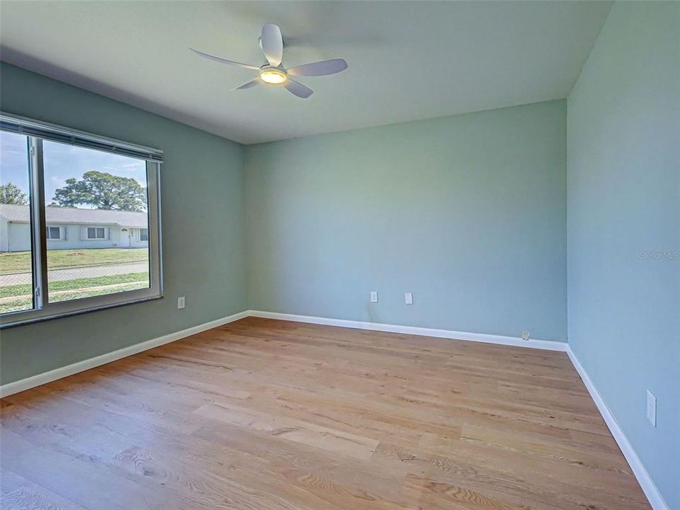For Sale: $242,500 (2 beds, 1 baths, 912 Square Feet)
