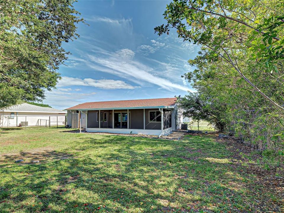 For Sale: $242,500 (2 beds, 1 baths, 912 Square Feet)
