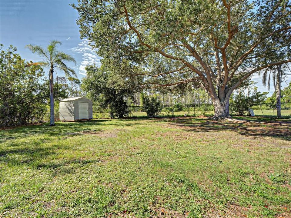 For Sale: $242,500 (2 beds, 1 baths, 912 Square Feet)
