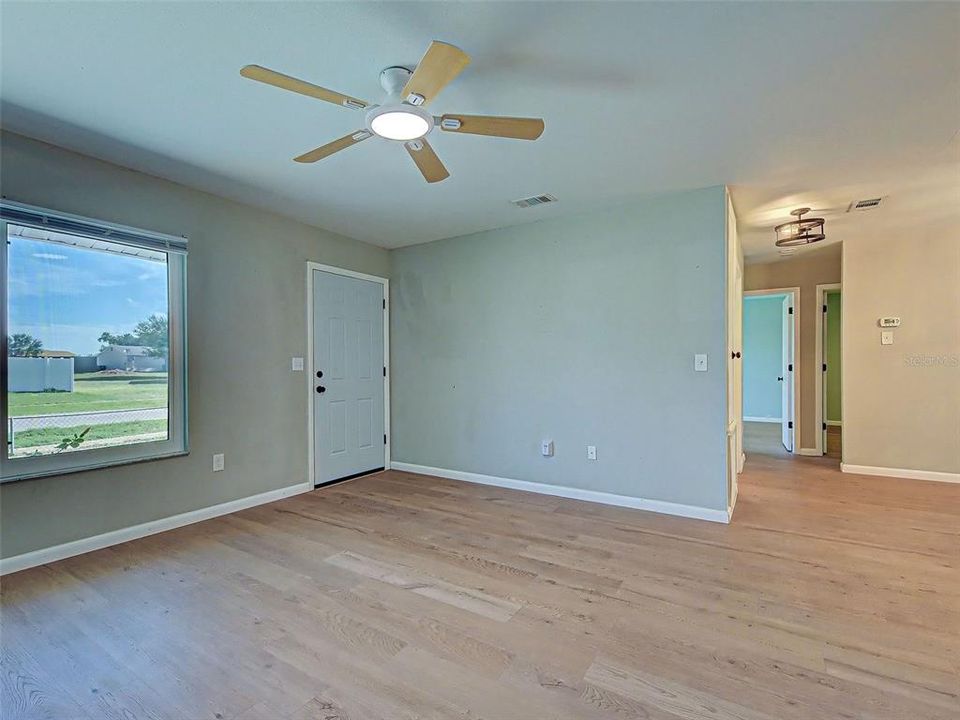 For Sale: $242,500 (2 beds, 1 baths, 912 Square Feet)