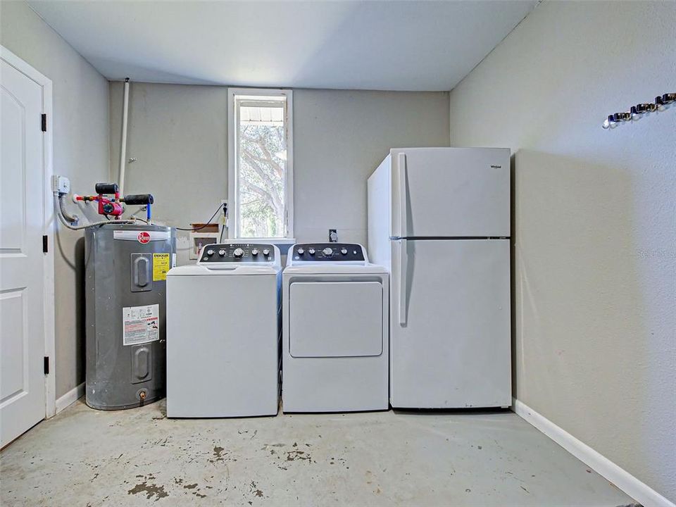 For Sale: $242,500 (2 beds, 1 baths, 912 Square Feet)