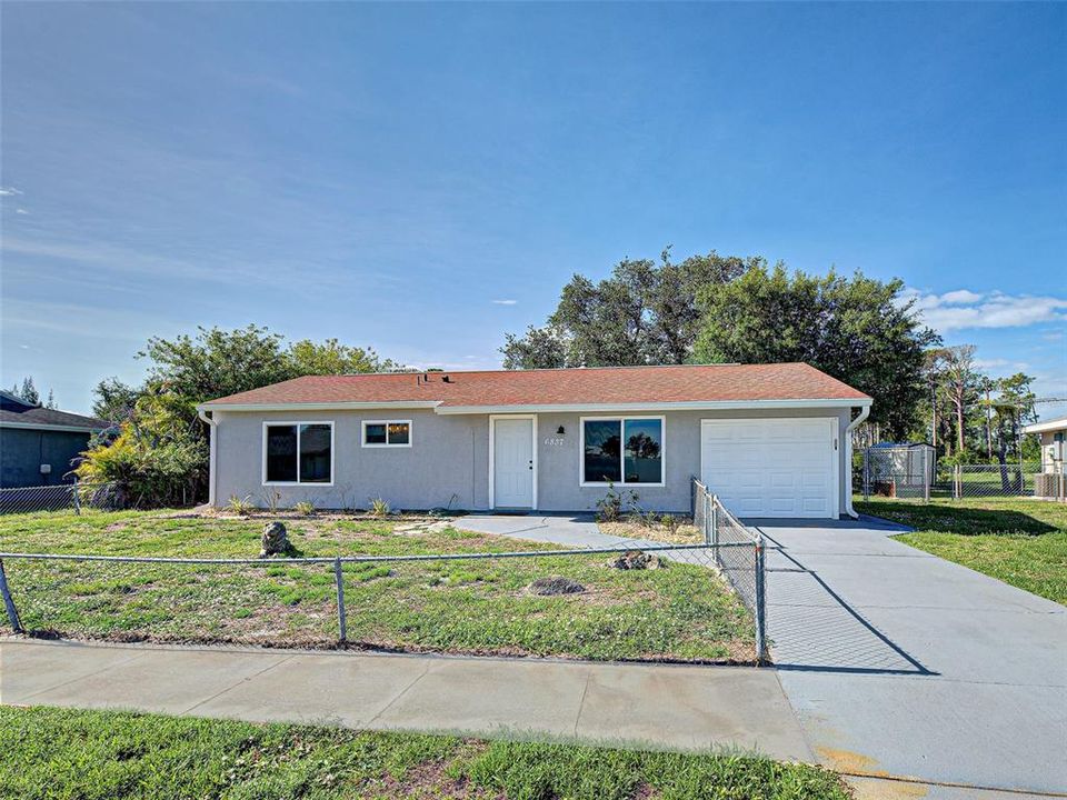 For Sale: $242,500 (2 beds, 1 baths, 912 Square Feet)