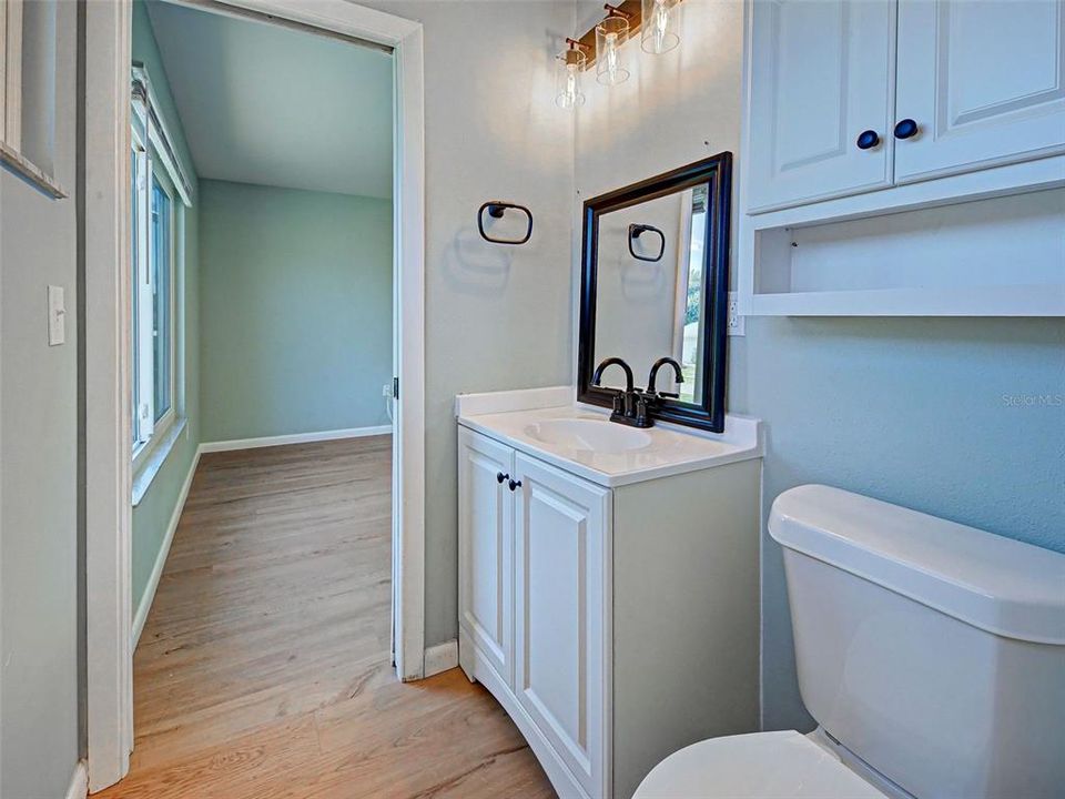 For Sale: $242,500 (2 beds, 1 baths, 912 Square Feet)