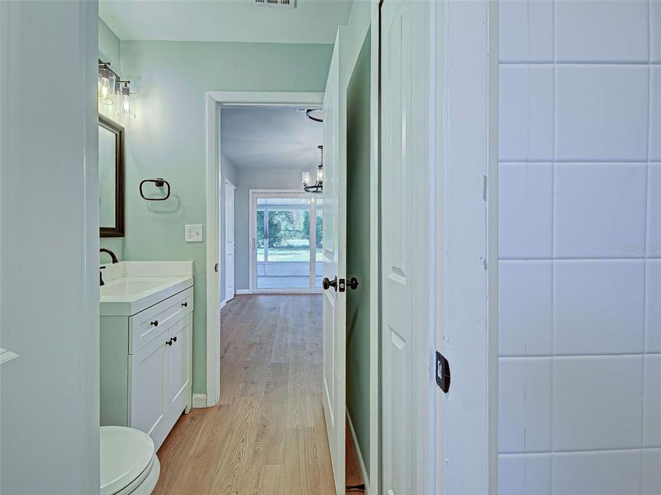 For Sale: $242,500 (2 beds, 1 baths, 912 Square Feet)