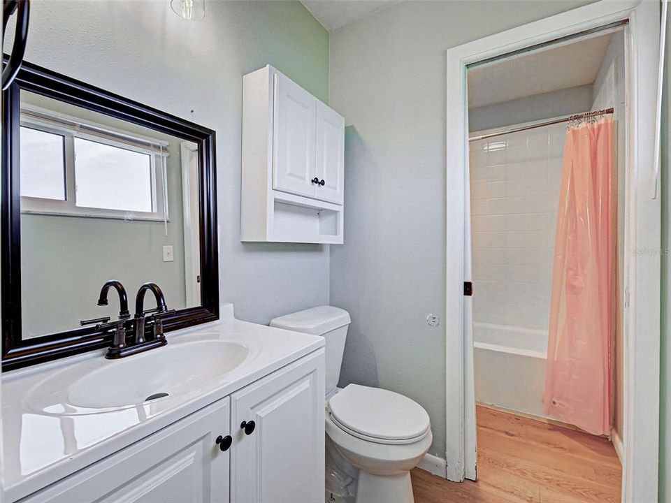 For Sale: $242,500 (2 beds, 1 baths, 912 Square Feet)