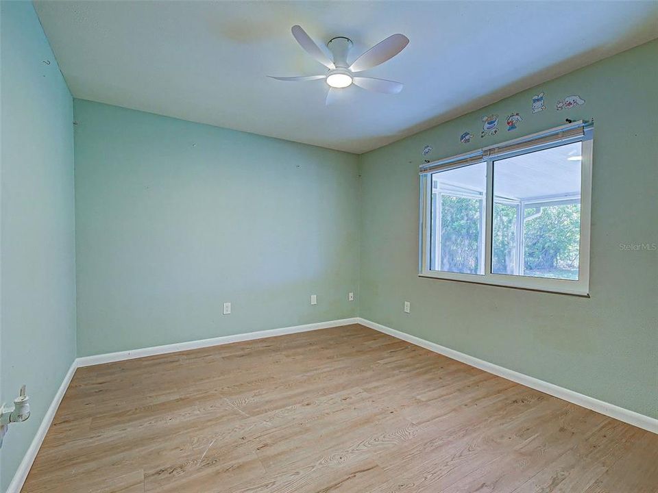 For Sale: $242,500 (2 beds, 1 baths, 912 Square Feet)