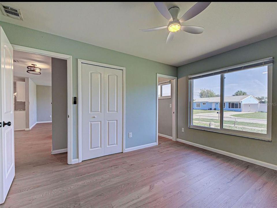 For Sale: $242,500 (2 beds, 1 baths, 912 Square Feet)