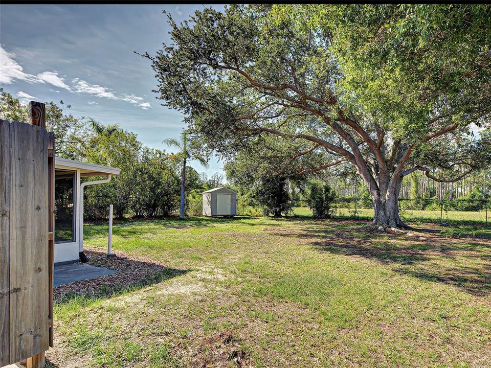 For Sale: $242,500 (2 beds, 1 baths, 912 Square Feet)