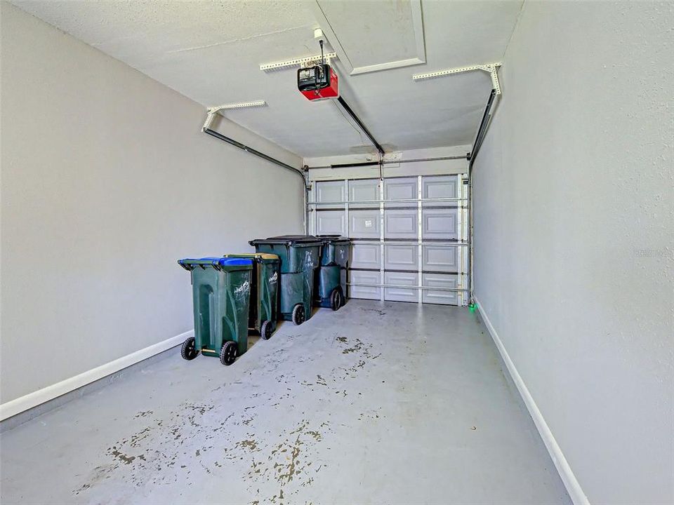 For Sale: $242,500 (2 beds, 1 baths, 912 Square Feet)