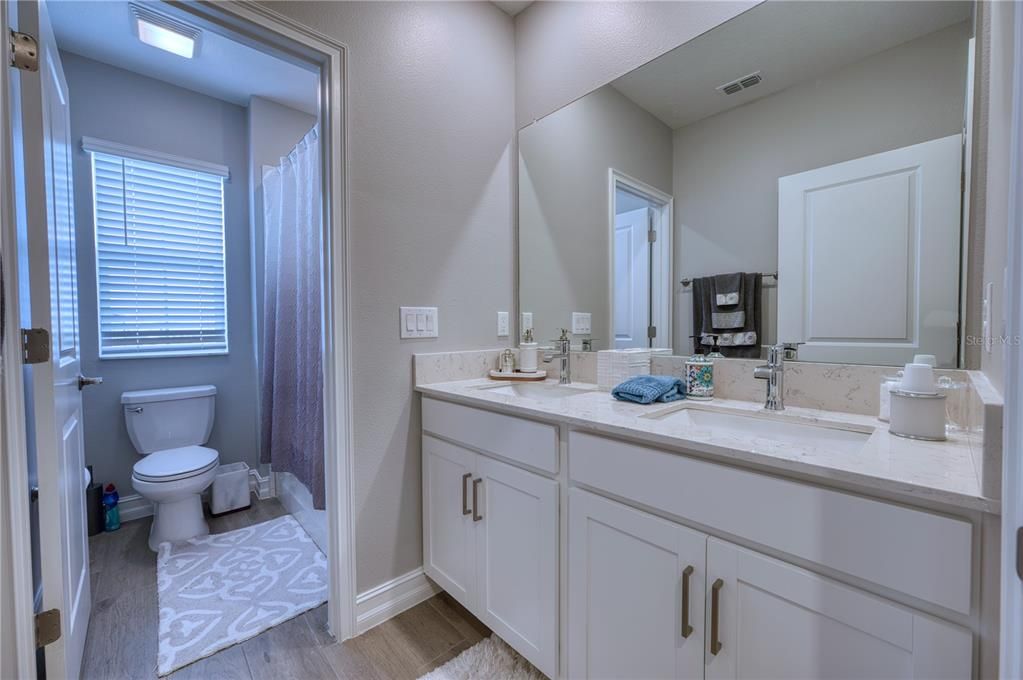 For Sale: $485,000 (5 beds, 4 baths, 2788 Square Feet)
