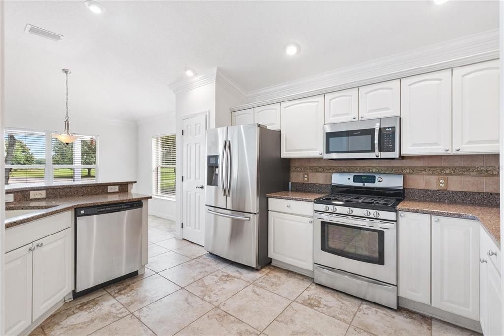 For Sale: $725,000 (3 beds, 2 baths, 2021 Square Feet)