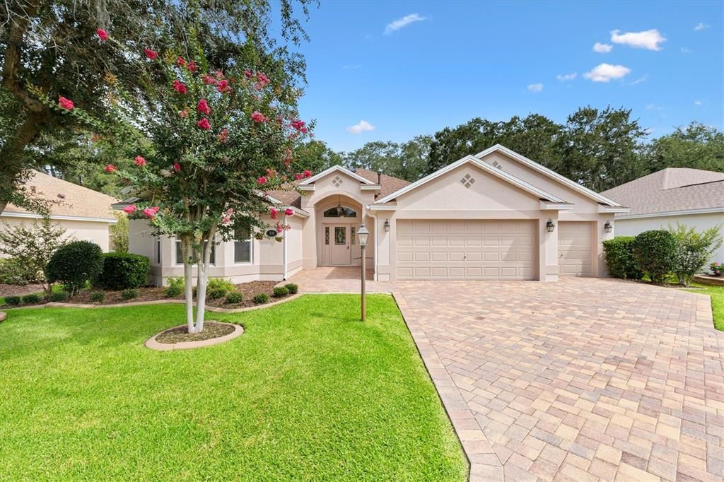 For Sale: $725,000 (3 beds, 2 baths, 2021 Square Feet)