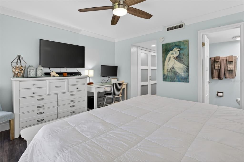 For Sale: $600,000 (2 beds, 2 baths, 1129 Square Feet)