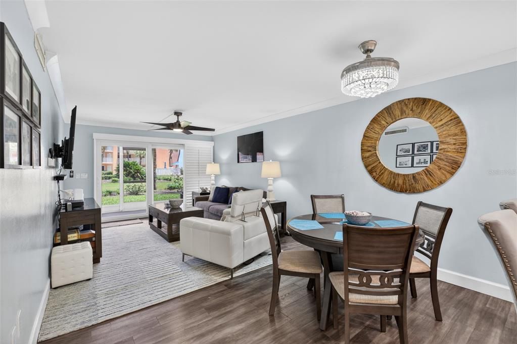 For Sale: $600,000 (2 beds, 2 baths, 1129 Square Feet)