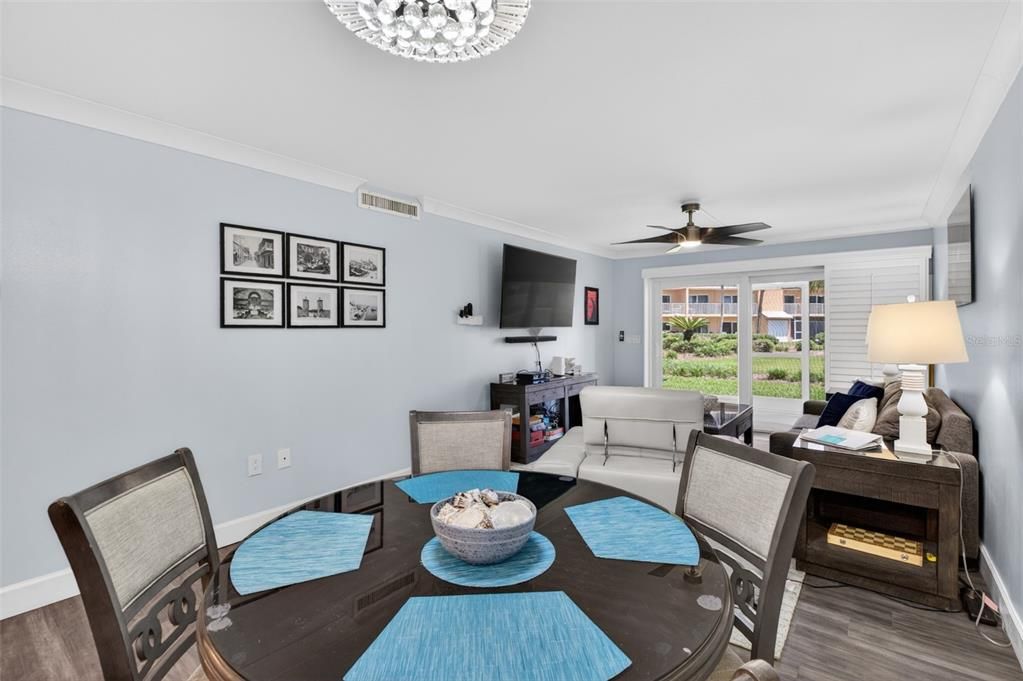 For Sale: $600,000 (2 beds, 2 baths, 1129 Square Feet)