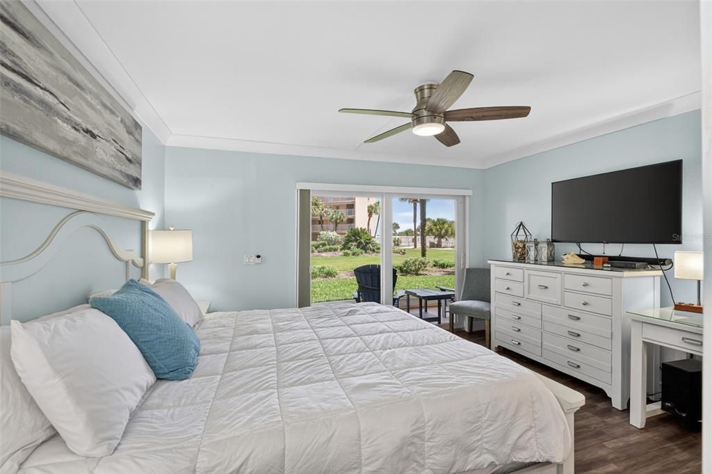 For Sale: $600,000 (2 beds, 2 baths, 1129 Square Feet)