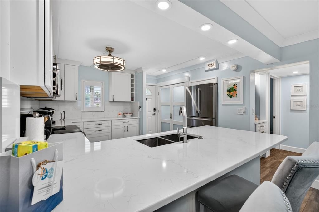 For Sale: $600,000 (2 beds, 2 baths, 1129 Square Feet)