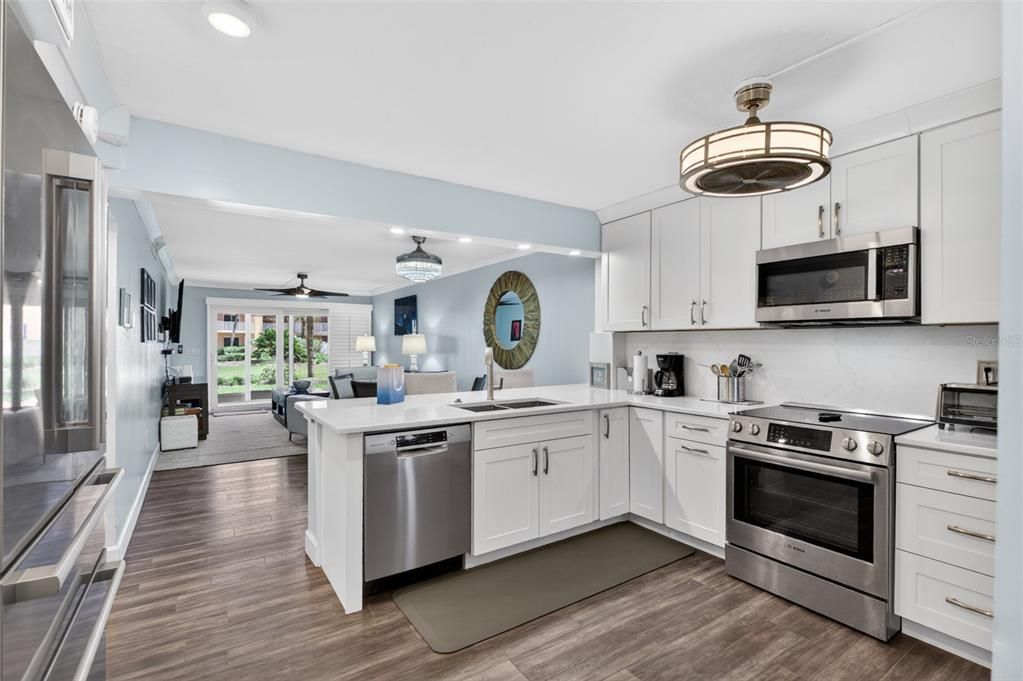 For Sale: $600,000 (2 beds, 2 baths, 1129 Square Feet)
