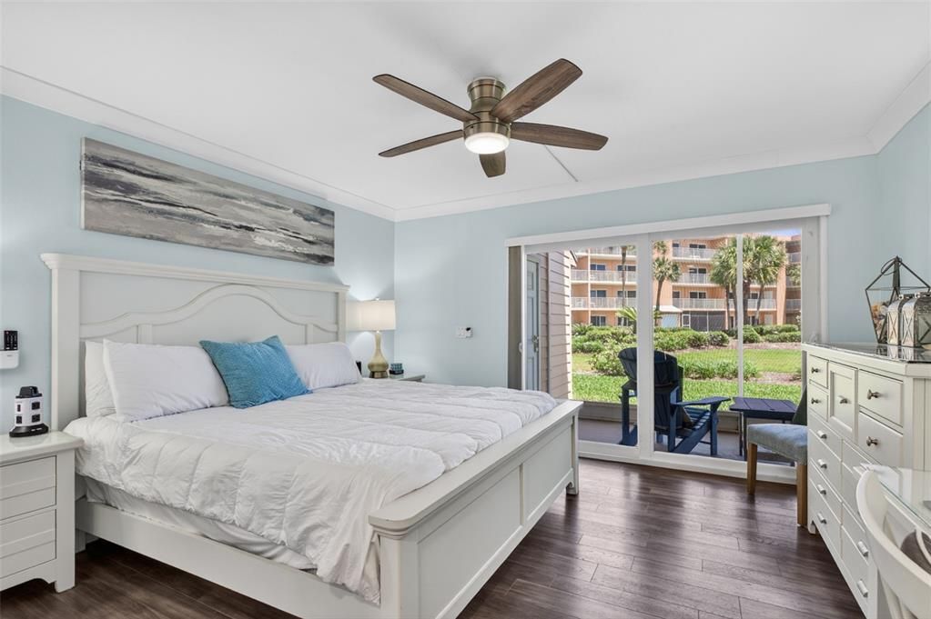 For Sale: $600,000 (2 beds, 2 baths, 1129 Square Feet)