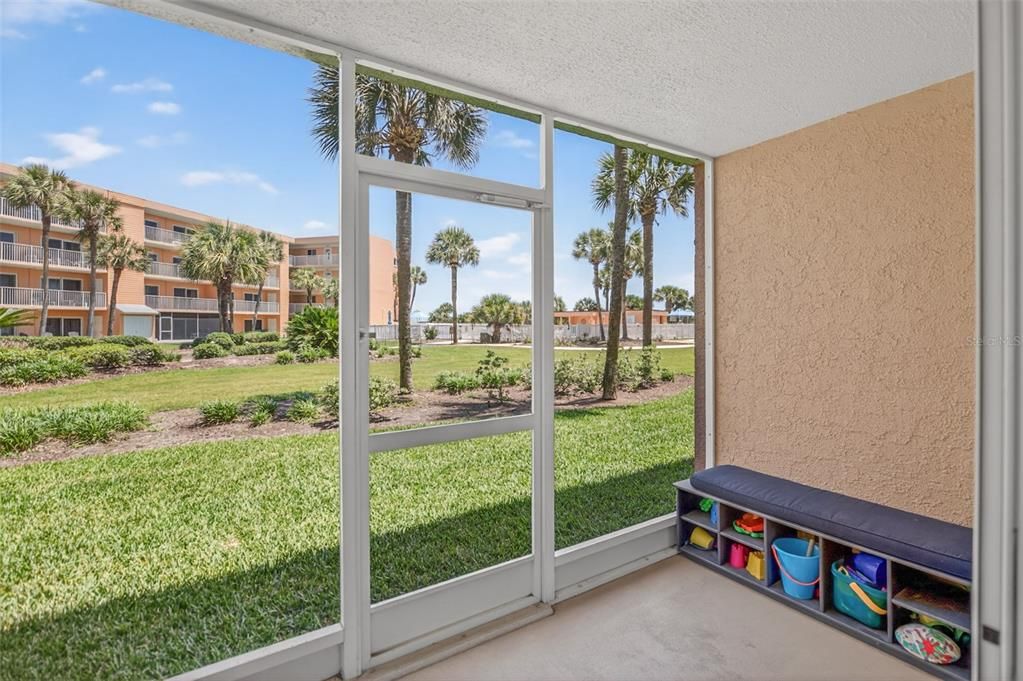 For Sale: $600,000 (2 beds, 2 baths, 1129 Square Feet)