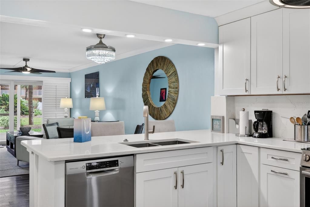 For Sale: $600,000 (2 beds, 2 baths, 1129 Square Feet)