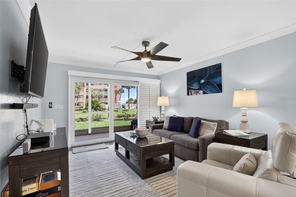 For Sale: $600,000 (2 beds, 2 baths, 1129 Square Feet)