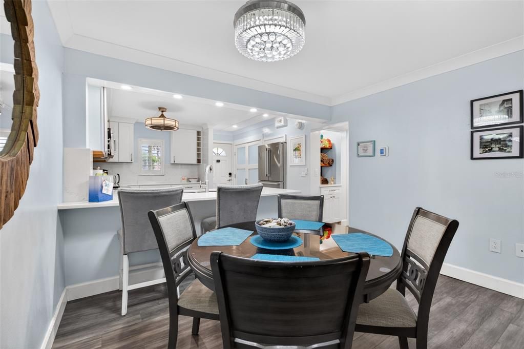 For Sale: $600,000 (2 beds, 2 baths, 1129 Square Feet)