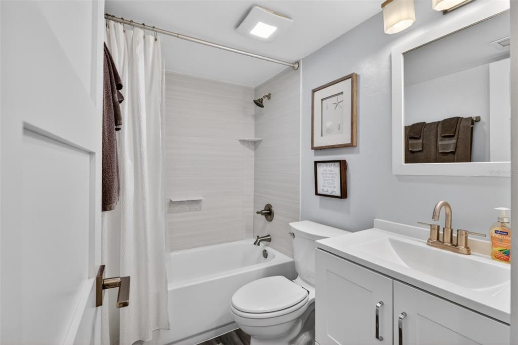 For Sale: $600,000 (2 beds, 2 baths, 1129 Square Feet)