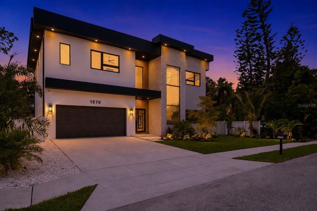 For Sale: $2,860,000 (5 beds, 5 baths, 4165 Square Feet)
