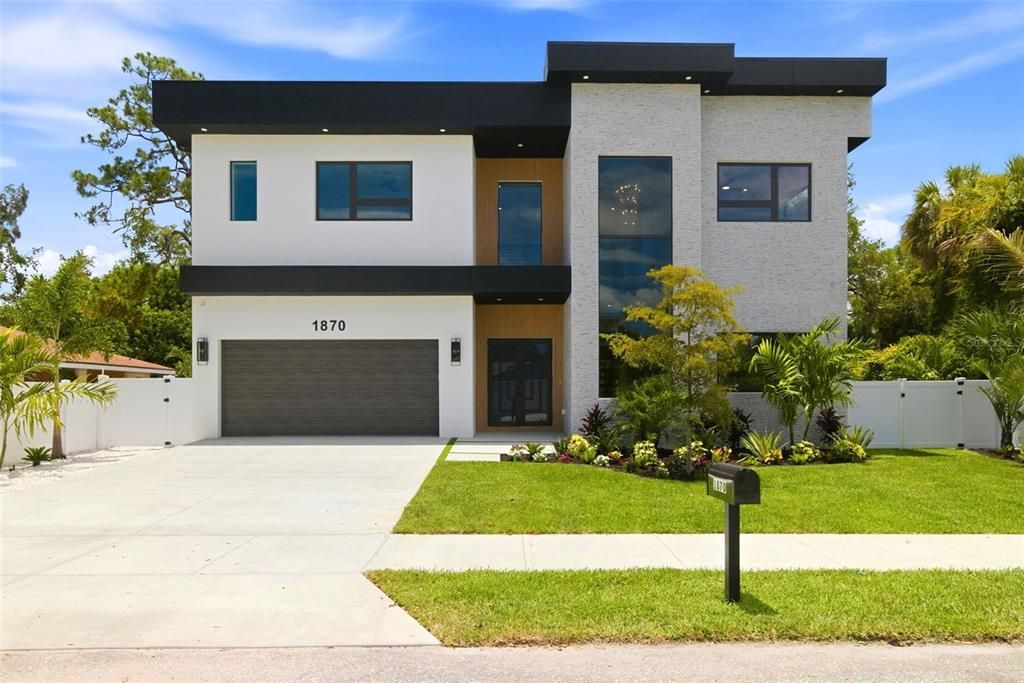 For Sale: $2,860,000 (5 beds, 5 baths, 4165 Square Feet)