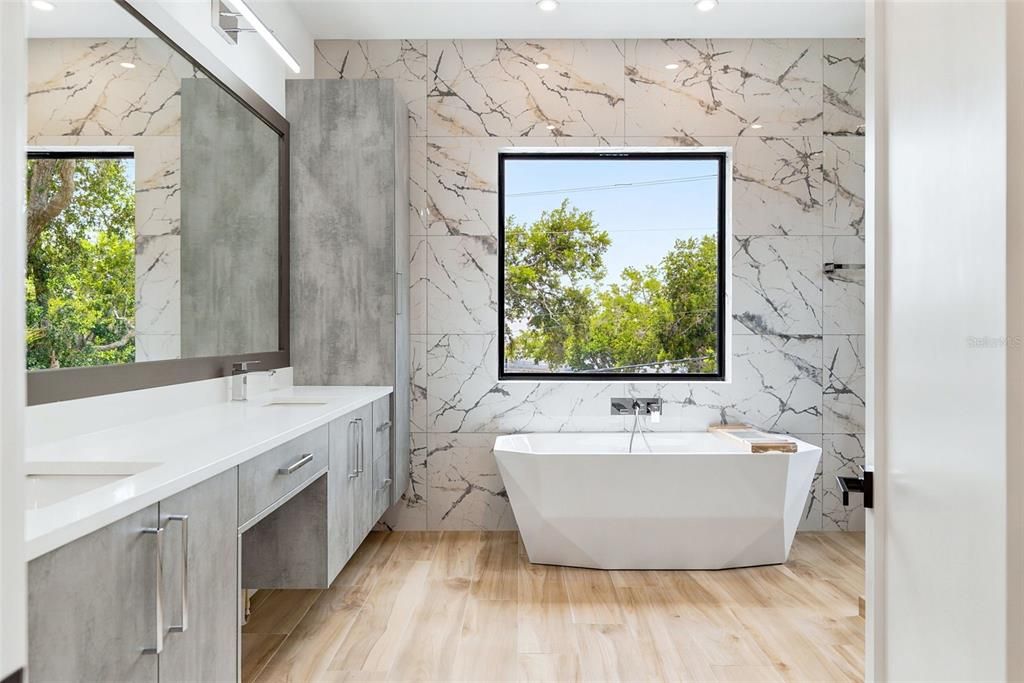 For Sale: $2,860,000 (5 beds, 5 baths, 4165 Square Feet)