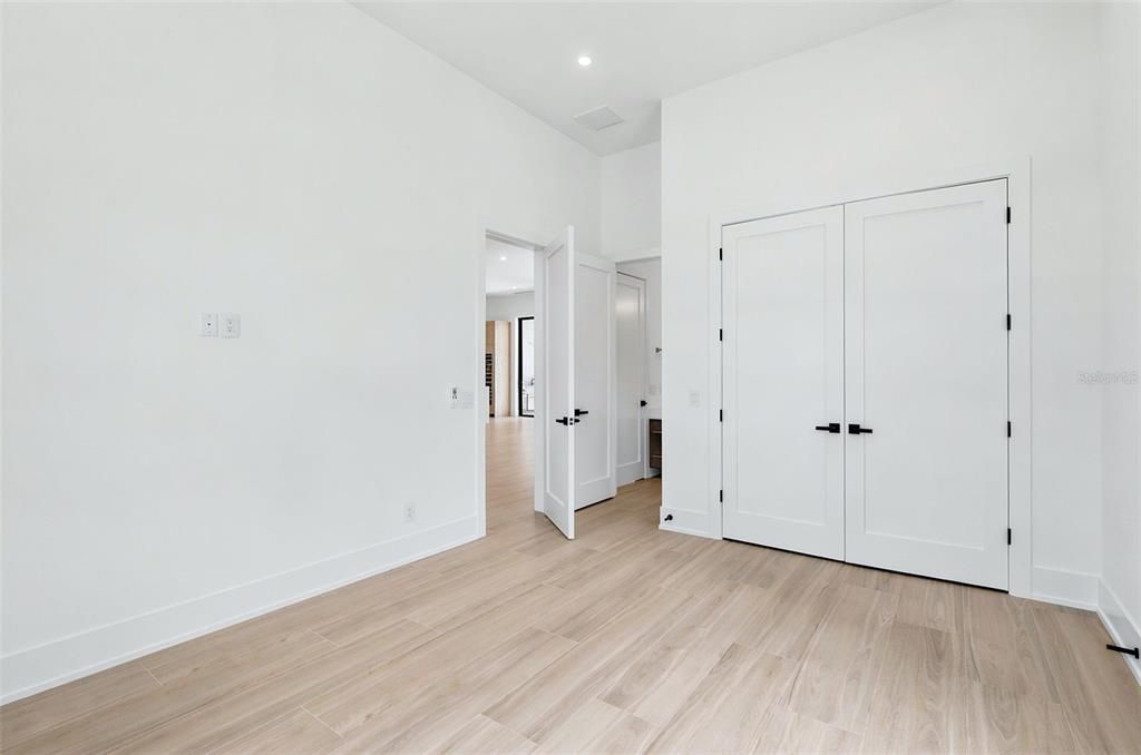 For Sale: $2,860,000 (5 beds, 5 baths, 4165 Square Feet)