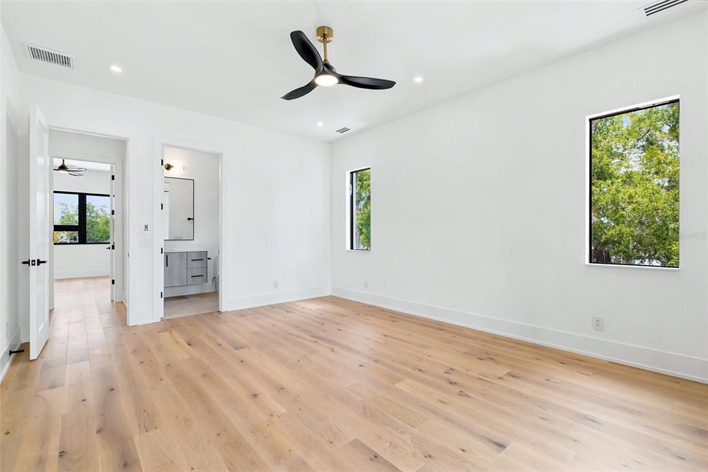 For Sale: $2,860,000 (5 beds, 5 baths, 4165 Square Feet)