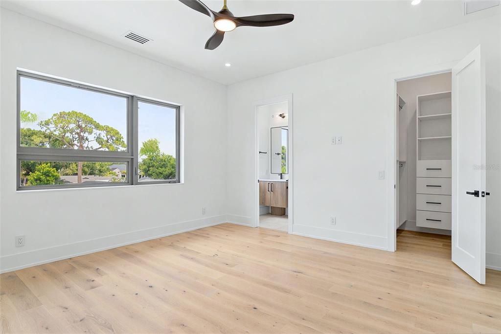 For Sale: $2,860,000 (5 beds, 5 baths, 4165 Square Feet)