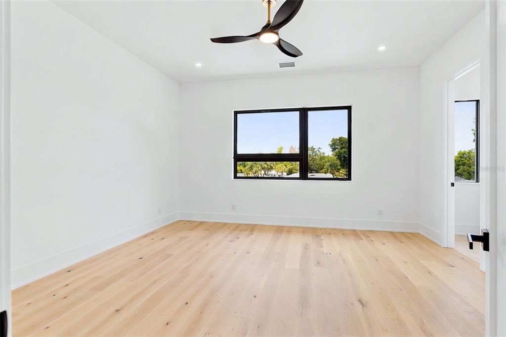 For Sale: $2,860,000 (5 beds, 5 baths, 4165 Square Feet)