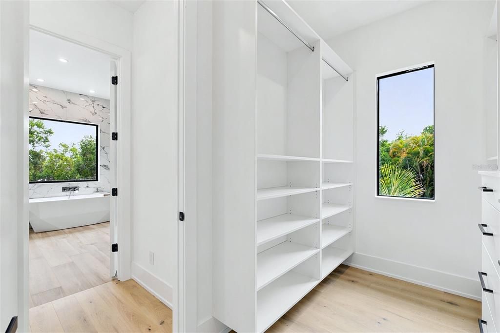 For Sale: $2,860,000 (5 beds, 5 baths, 4165 Square Feet)