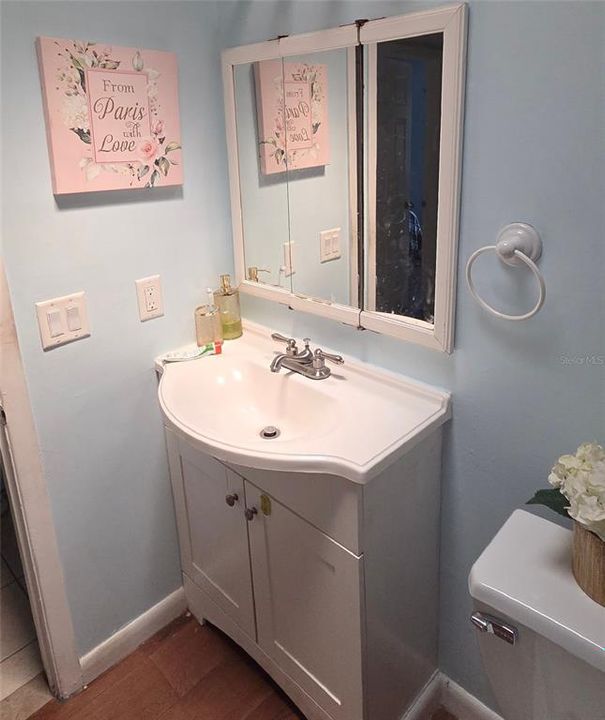 For Sale: $349,900 (3 beds, 1 baths, 1189 Square Feet)