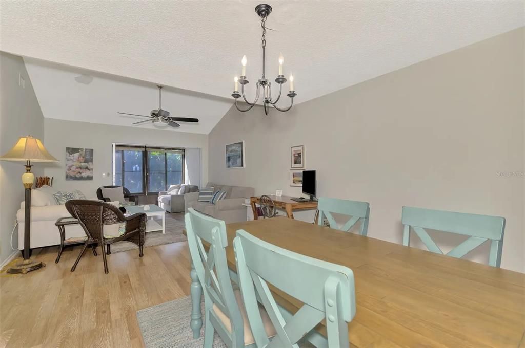 For Sale: $125,000 (2 beds, 2 baths, 933 Square Feet)